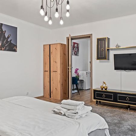 Garsoniera de LUX si eleganta Drumul Taberei Bucarest Esterno foto